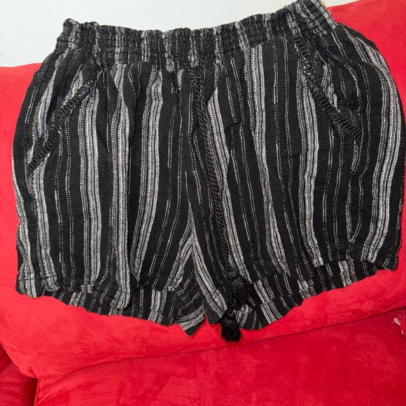 Briggs New York Black and Gray Striped High Waist Shorts - Picture 1 of 3